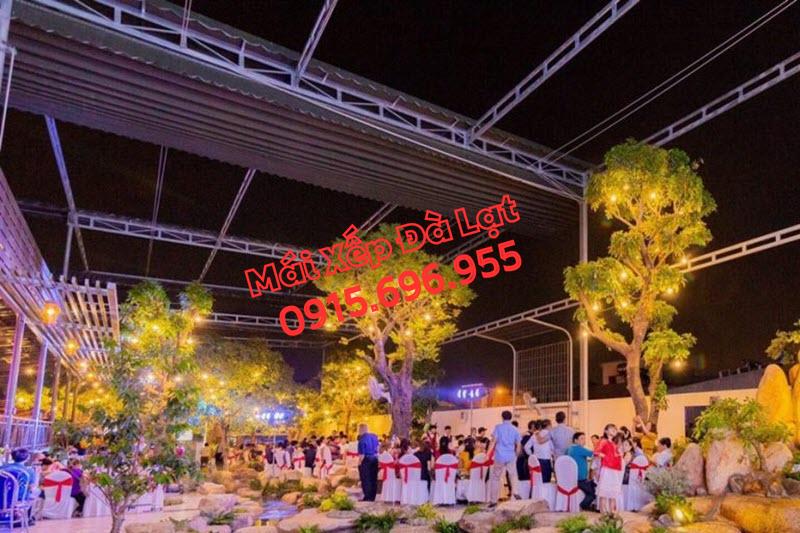 Lợi Ích Khi Lắp Đặt Mái Xếp Cho Nhà Hàng