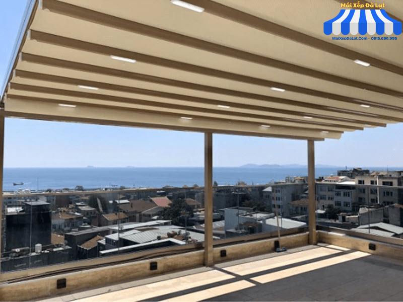 Tại sao nên lắp đặt mái xếp sân thượng tại Đà Lạt?