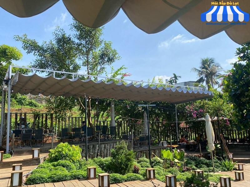 Lý do nên lắp đặt mái xếp sân vườn tại Đà Lạt