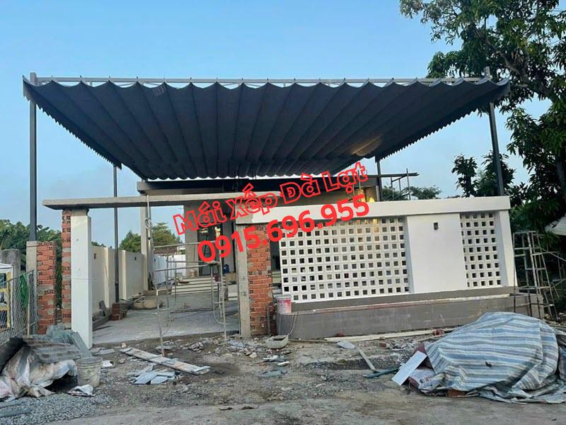 Che Sân Trước Nhà Bằng Mái Che Di Động Dạng Lượn Sóng