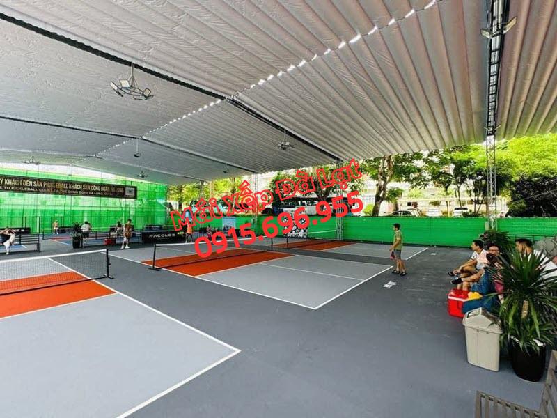 Mái xếp lượn sóng - mái che phù hợp cho sân Pickleball