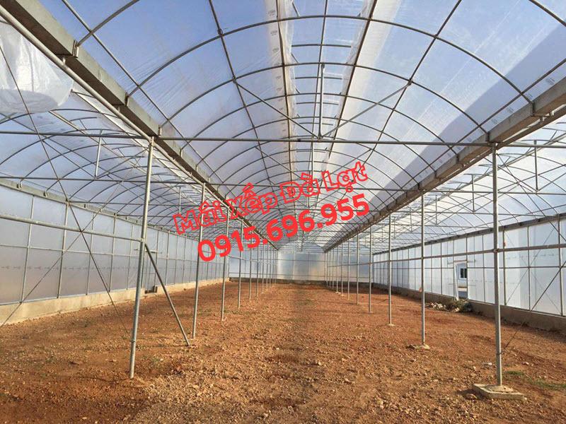 Nhà lồng lợp nilon là loại nhà lồng phổ biến nhất tại các khu nông trại Đà Lạt